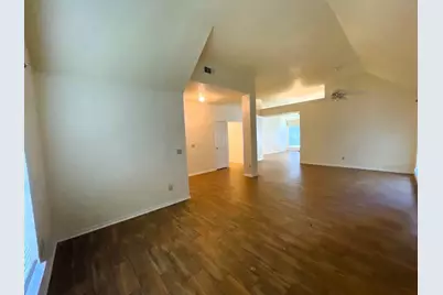 107 S Village Knoll Circle, The Woodlands, TX 77381 - Photo 7