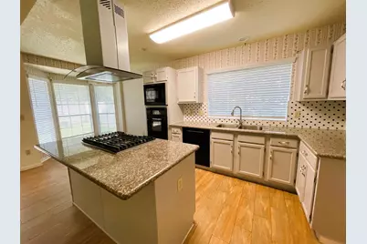 107 S Village Knoll Circle, The Woodlands, TX 77381 - Photo 3