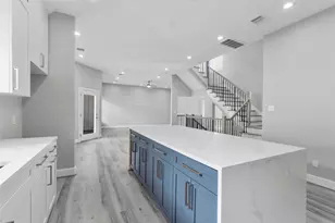 1210 W 17th St, Houston, TX 77008 - Photo 17