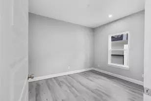 1210 W 17th St, Houston, TX 77008 - Photo 5