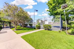 7965 Kendalia Dr, Houston, TX 77036 - Photo 37