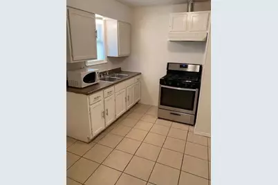 4753 Mallow Street #c, Houston, TX 77033 - Photo 5