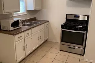4753 Mallow St, Houston, TX 77033 - Photo 5