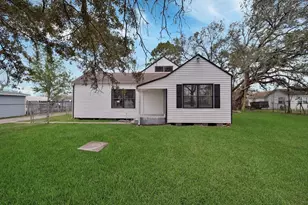 1623 Main, La Marque, TX 77568 - Photo 1