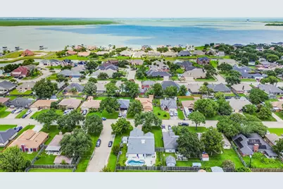 2525 40th Avenue N, Texas City, TX 77590 - Photo 1