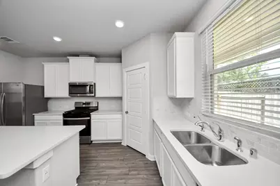 8505 Rising Stream Drive, Houston, TX 77063 - Photo 19