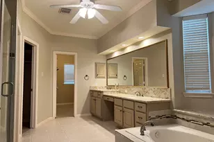 66 Driftoak Cir, The Woodlands, TX 77381 - Photo 19