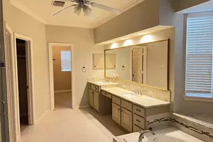 66 Driftoak Cir, The Woodlands, TX 77381 - Photo 17