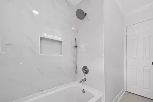 10966 Shadow Wood Dr, Houston, TX 77043 - Photo 19