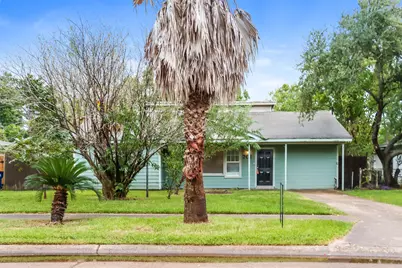 701 22nd Avenue N, Texas City, TX 77590 - Photo 1