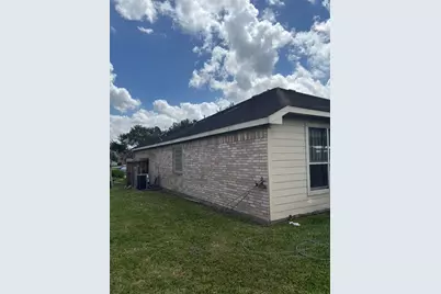 702 Hollyhock Drive, Stafford, TX 77477 - Photo 3