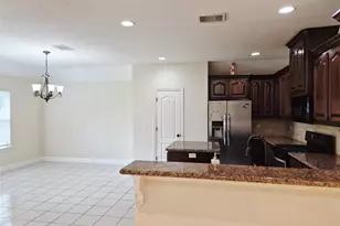 218 Majestic Oak Cir, Houston, TX 77566 - Photo 3