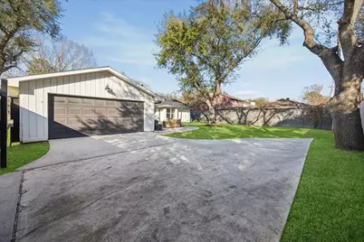 10739 Longmont Drive, Houston, TX 77042 - Photo 31