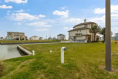 9 Ramrod, Hitchcock, TX 77563 - Photo 3
