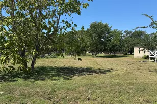 1035 21st St, Hempstead, TX 77445 - Photo 1
