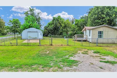 237 N Austin Drive, Angleton, TX 77515 - Photo 3