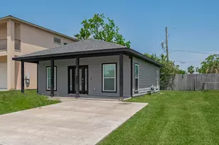294 Debbie Ln, Dickinson, TX 77539 - Photo 5