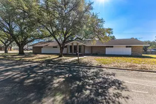 202 Kallus St, Schulenburg, TX 78956 - Photo 1