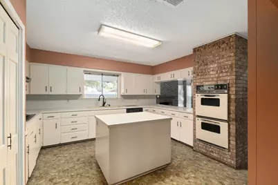 202 Kallus Street, Schulenburg, TX 78956 - Photo 9