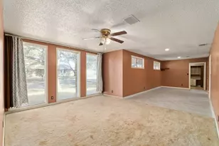 202 Kallus St, Schulenburg, TX 78956 - Photo 5