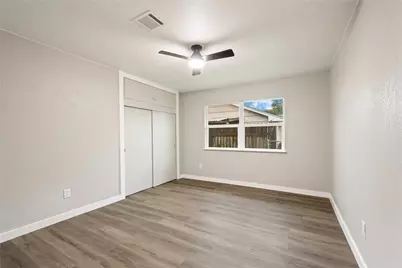 320 Burnett Drive, Baytown, TX 77520 - Photo 13