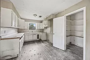 5015 Bricker St, Houston, TX 77033 - Photo 9