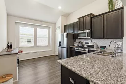 611 Walnut Branch Drive, Baytown, TX 77523 - Photo 9