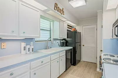 3225 Sea Castle Drive, Crystal Beach, TX 77650 - Photo 21