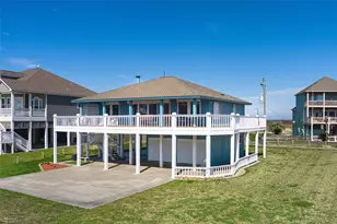 3225 Sea Castle Dr, Crystal Beach, TX 77650 - Photo 1