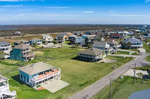 3225 Sea Castle Dr, Crystal Beach, TX 77650 - Photo 7
