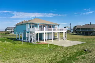 3225 Sea Castle Dr, Crystal Beach, TX 77650 - Photo 3