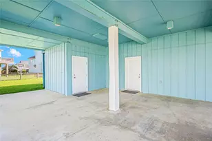 3225 Sea Castle Dr, Crystal Beach, TX 77650 - Photo 37