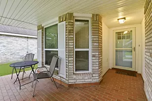2622 S Peach Hollow Cir, Pearland, TX 77584 - Photo 5