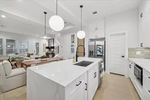 811 Thornton Rd, Houston, TX 77018 - Photo 9