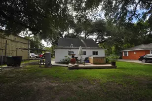 211 E Burress St, Houston, TX 77022 - Photo 15