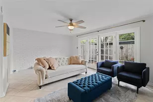 12997 Trail Hollow Dr, Houston, TX 77079 - Photo 9