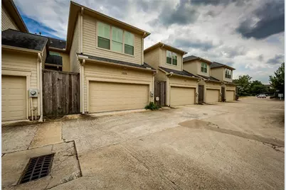 1005 Memorial Village Drive, Houston, TX 77024 - Photo 31