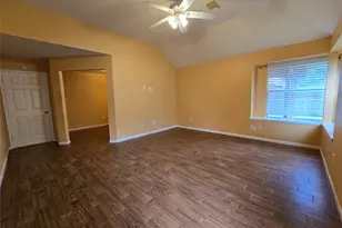 8927 Diamond Lake Ln, Houston, TX 77083 - Photo 11