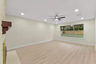 2322 Aprilmont Dr, Sugar Land, TX 77498 - Photo 9