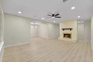 2322 Aprilmont Dr, Sugar Land, TX 77498 - Photo 7