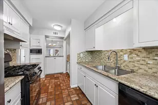 1451 Fountain View Dr, Houston, TX 77057 - Photo 11