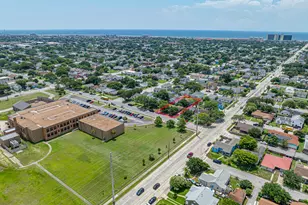 5217 Ave N 1/2, Galveston, TX 77551 - Photo 7