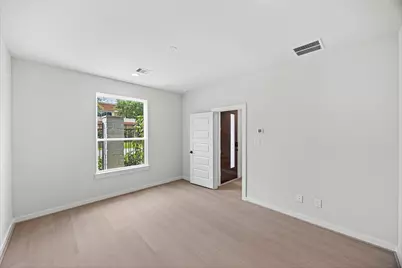 527 Hillwood Heights Drive, Houston, TX 77091 - Photo 9