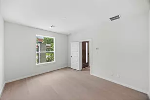 527 Hillwood Hts Dr, Houston, TX 77091 - Photo 9