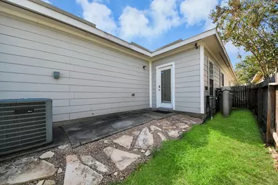 1612 Claremont Garden Circle, Houston, TX 77047 - Photo 37