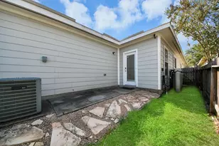 1612 Claremont Garden Cir, Houston, TX 77047 - Photo 37