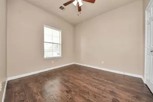 1612 Claremont Garden Cir, Houston, TX 77047 - Photo 9