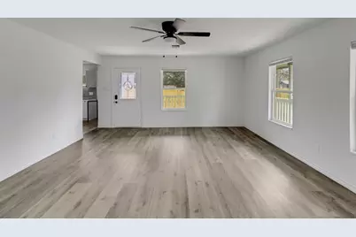 990 Wall Street, Houston, TX 77088 - Photo 11