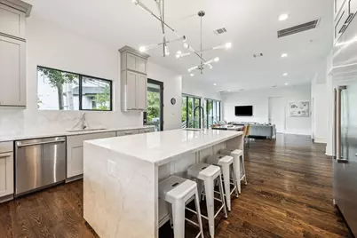 1010 Waltway Drive, Houston, TX 77008 - Photo 23