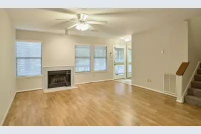 4 Sawmill Grove Lane Circle #4, The Woodlands, TX 77380 - Photo 9